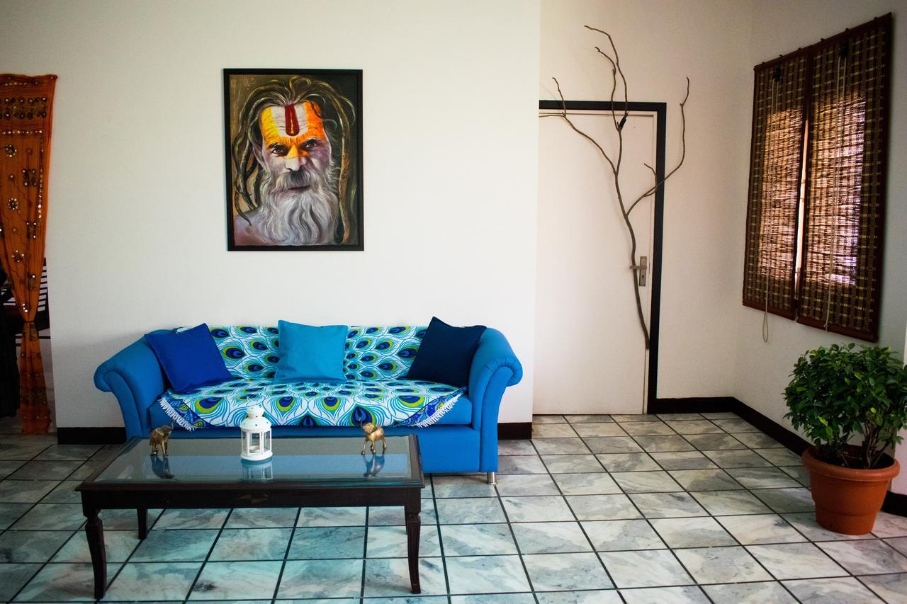 Roots Hostel New Delhi Exterior photo