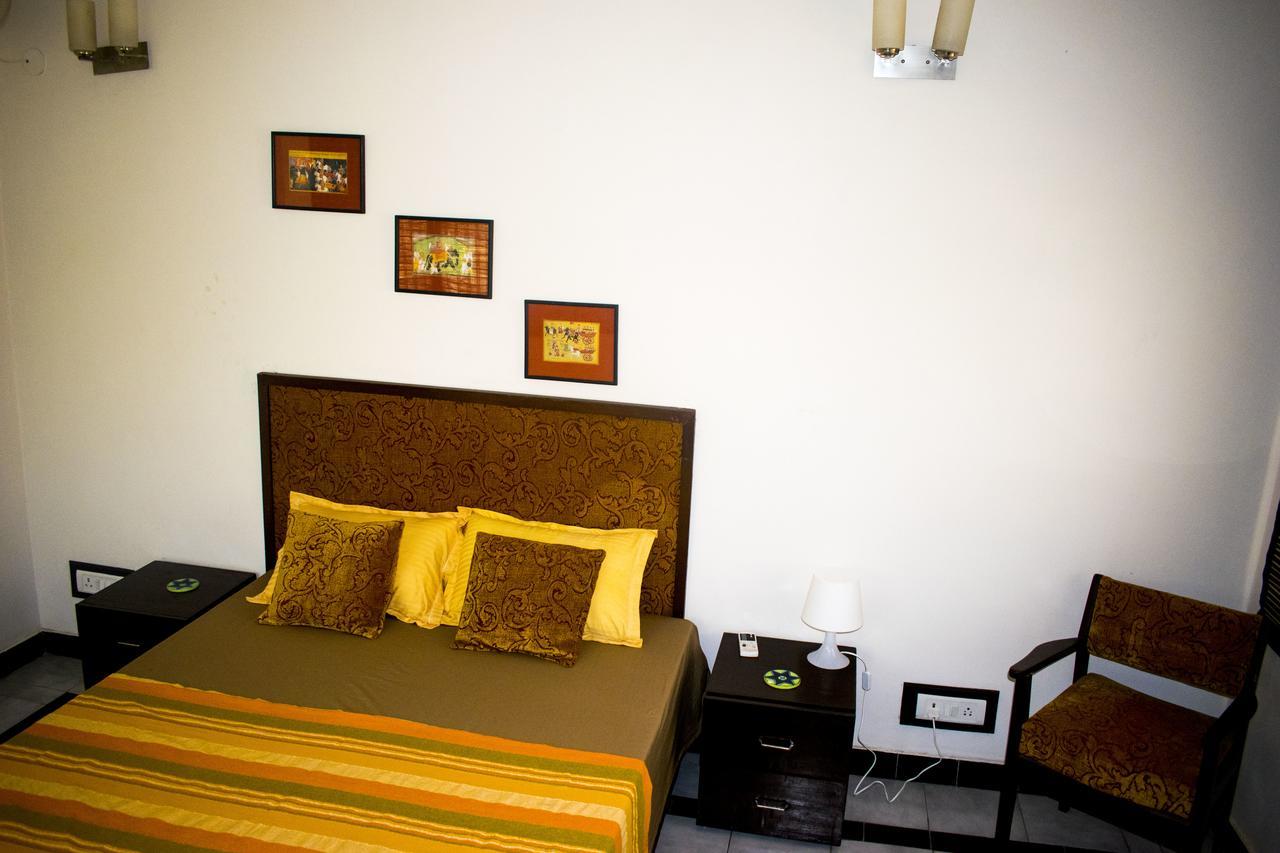 Roots Hostel New Delhi Exterior photo
