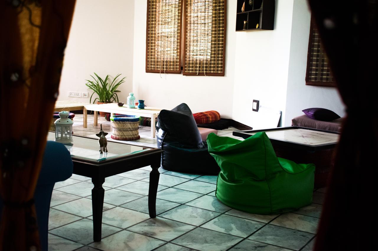 Roots Hostel New Delhi Exterior photo