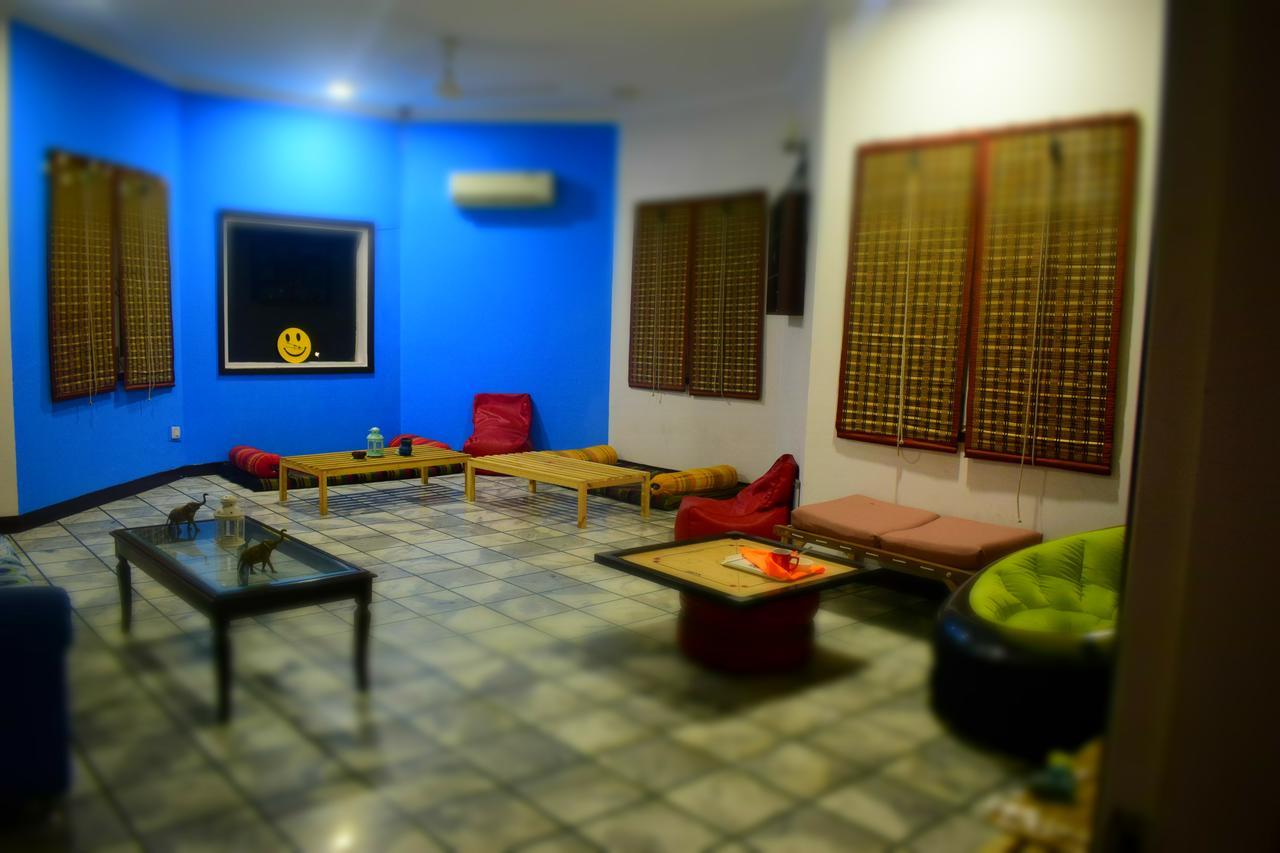 Roots Hostel New Delhi Exterior photo